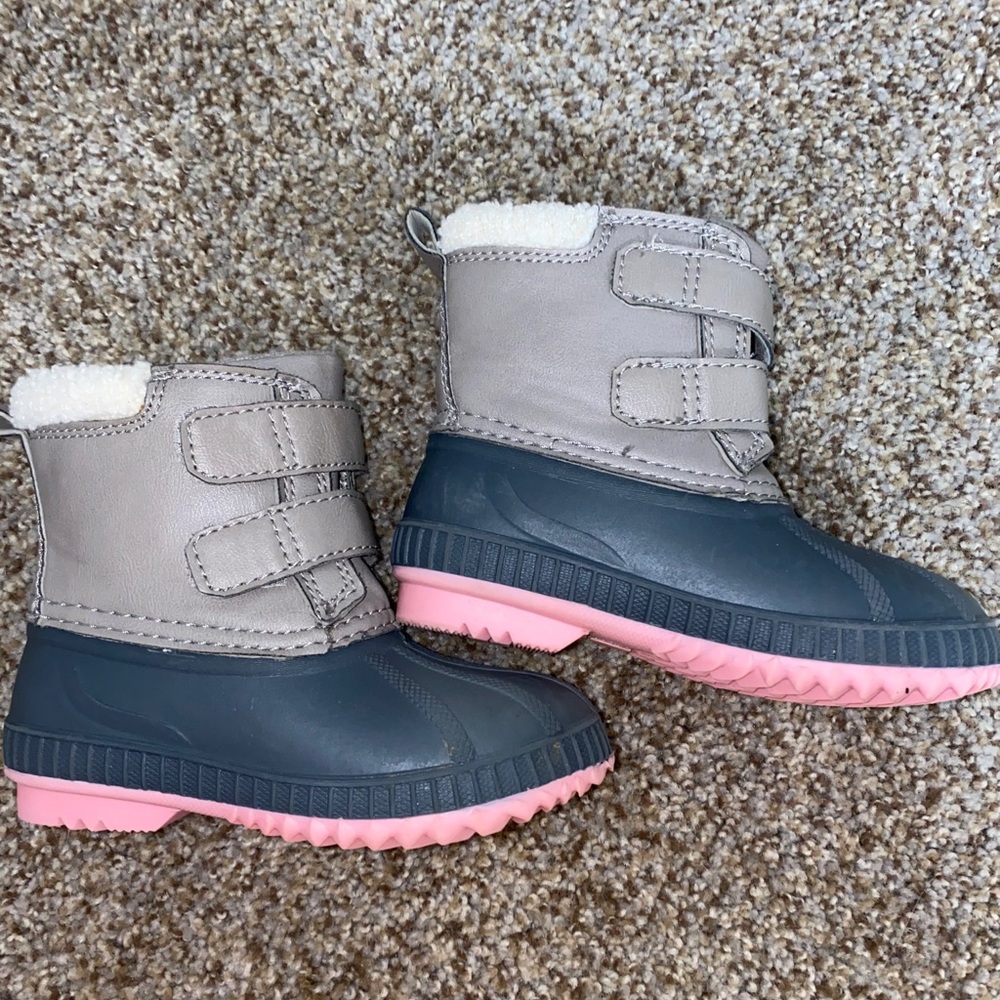 Toddler size 8 SNOW BOOTS